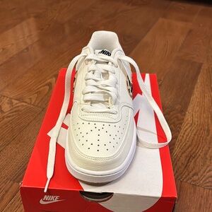 Nike White and Black Sneakers